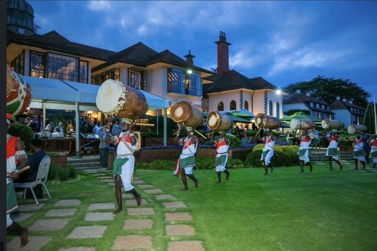 Grupo de percusión en jardín durante evento: Ciudad del Cabo.
